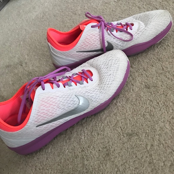 Nike Shoes - Women’s Nike Tennis Shoes